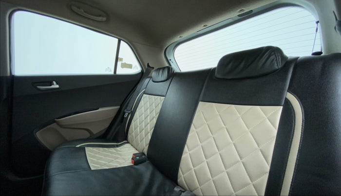 2015 Hyundai Grand i10 SPORTZ 1.2 KAPPA VTVT, Petrol, Manual, 96,954 km, Right Side Rear Door Cabin