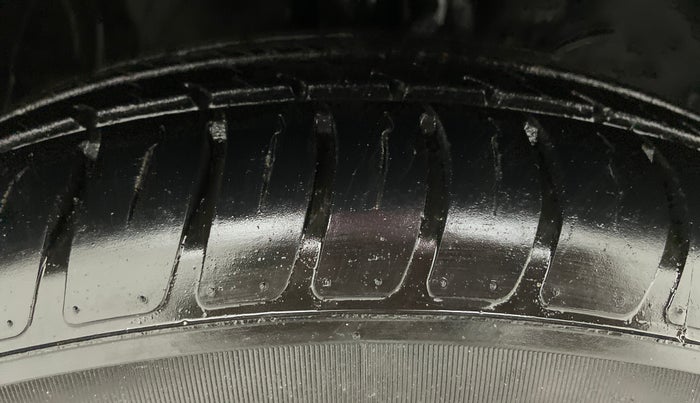 2019 Maruti Swift VXI, Petrol, Manual, 11,380 km, Right Front Tyre Tread