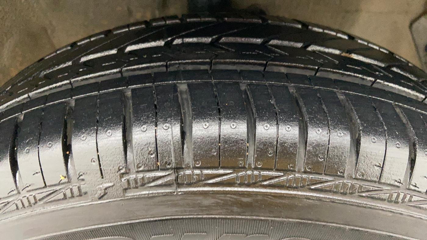 2010 Hyundai i20 SPORTZ 1.2 O, Petrol, Manual, 32,694 km, Right Front Tyre Tread