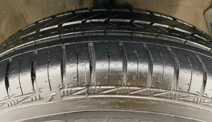 2010 Hyundai i20 SPORTZ 1.2 O, Petrol, Manual, 32,694 km, Right Front Tyre Tread