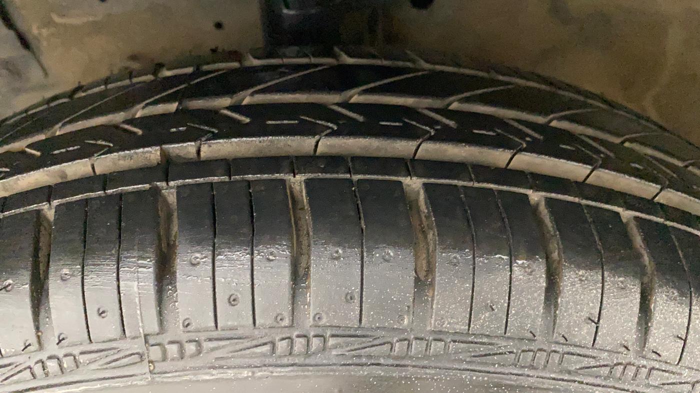 2013 Maruti Swift Dzire VXI, Petrol, Manual, 55,633 km, Left Front Tyre Tread