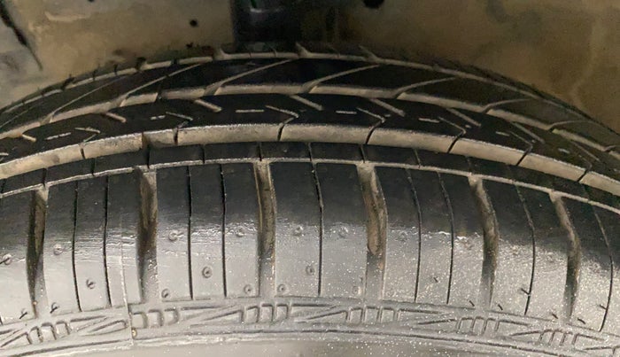 2013 Maruti Swift Dzire VXI, Petrol, Manual, 55,633 km, Left Front Tyre Tread