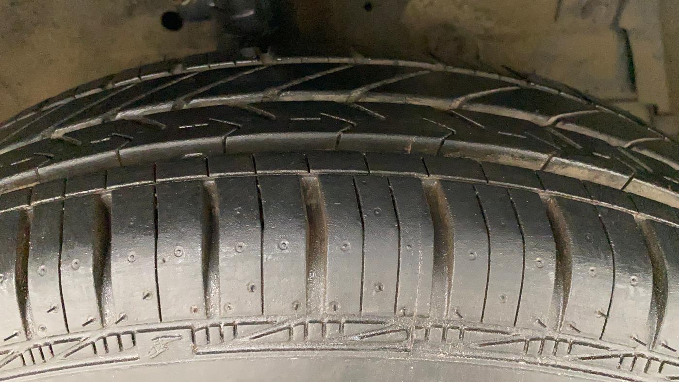 2013 Maruti Swift Dzire VXI, Petrol, Manual, 55,633 km, Right Front Tyre Tread