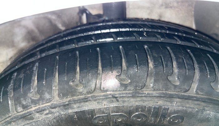 2017 Hyundai Grand i10 SPORTZ (O) AT 1.2 KAPPA VTVT, Petrol, Automatic, 24,817 km, Right Front Tyre Tread