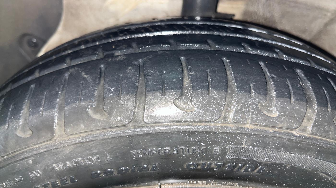 2017 Hyundai Grand i10 SPORTZ (O) AT 1.2 KAPPA VTVT, Petrol, Automatic, 24,817 km, Left Front Tyre Tread