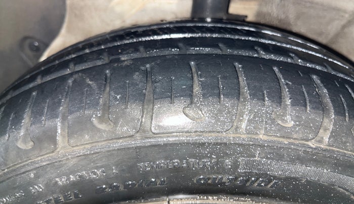 2017 Hyundai Grand i10 SPORTZ (O) AT 1.2 KAPPA VTVT, Petrol, Automatic, 24,817 km, Left Front Tyre Tread