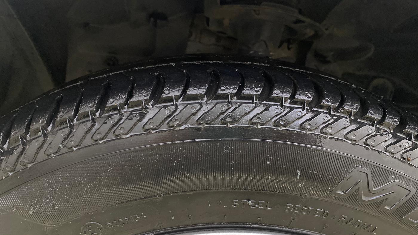 2017 Ford Figo Aspire TREND 1.2 PETROL, Petrol, Manual, 66,702 km, Left Front Tyre Tread