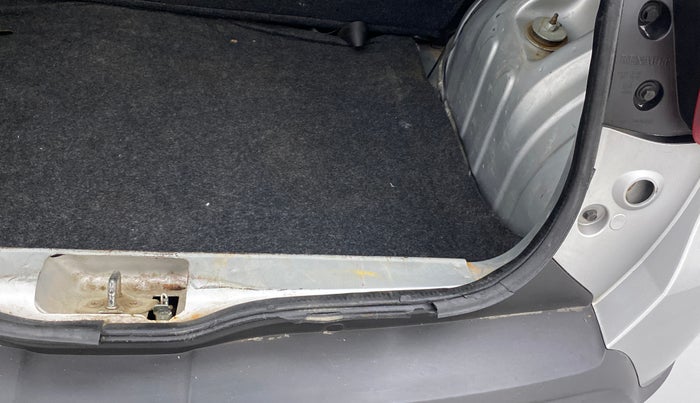 2018 Renault Kwid RXT 0.8, Petrol, Manual, 49,162 km, Dicky (Boot door) - Weather strip has minor damage