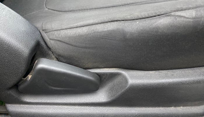 2018 Renault Kwid RXT 0.8, Petrol, Manual, 49,162 km, Driver Side Adjustment Panel