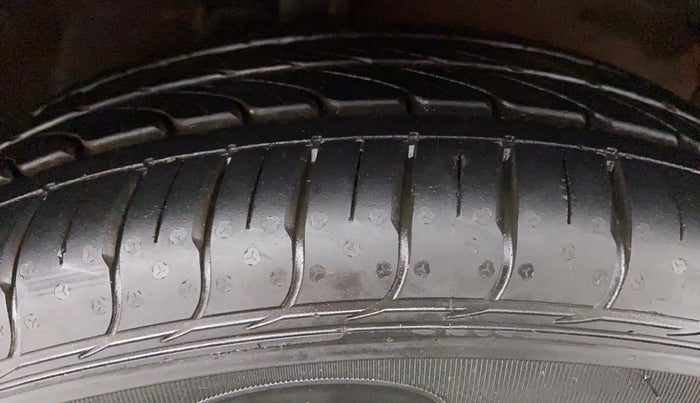 2015 Maruti Celerio VXI AGS, Petrol, Automatic, 47,816 km, Left Front Tyre Tread