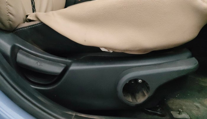 2015 Hyundai Xcent S 1.2, Petrol, Manual, 62,652 km, Driver Side Adjustment Panel