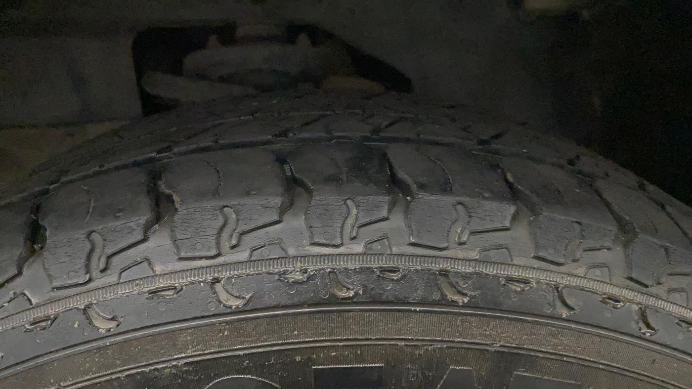 2017 Tata Safari Storme 2.2 EX 4X2, Diesel, Manual, 1,23,218 km, Left Front Tyre Tread