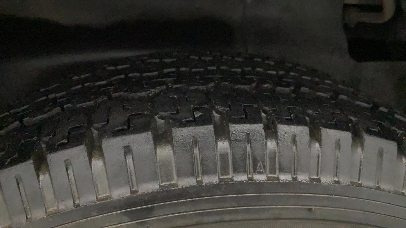 2017 Tata Safari Storme 2.2 EX 4X2, Diesel, Manual, 1,23,218 km, Left Rear Tyre Tread
