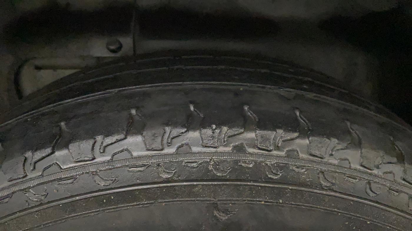 2017 Tata Safari Storme 2.2 EX 4X2, Diesel, Manual, 1,23,218 km, Right Rear Tyre Tread
