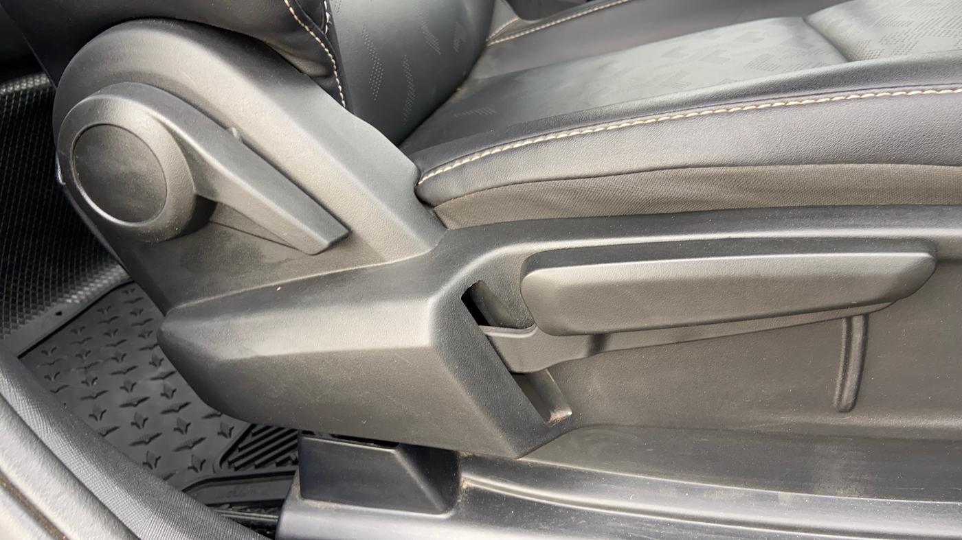2022 Tata ALTROZ XZ PLUS I-TURBO PETROL, Petrol, Manual, 41,381 km, Driver Side Adjustment Panel