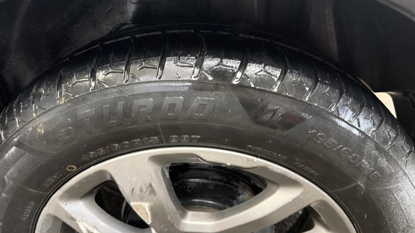 2018 Ford FREESTYLE TITANIUM 1.2 PETROL, Petrol, Manual, 1,07,569 km, Left Rear Tyre Tread