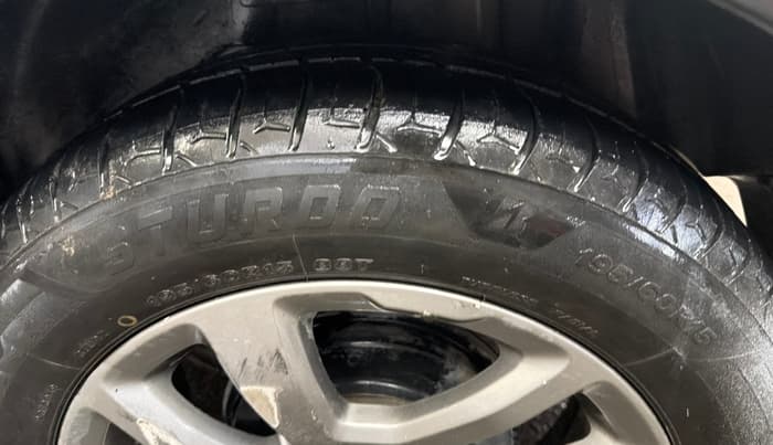 2018 Ford FREESTYLE TITANIUM 1.2 PETROL, Petrol, Manual, 1,07,569 km, Left Rear Tyre Tread