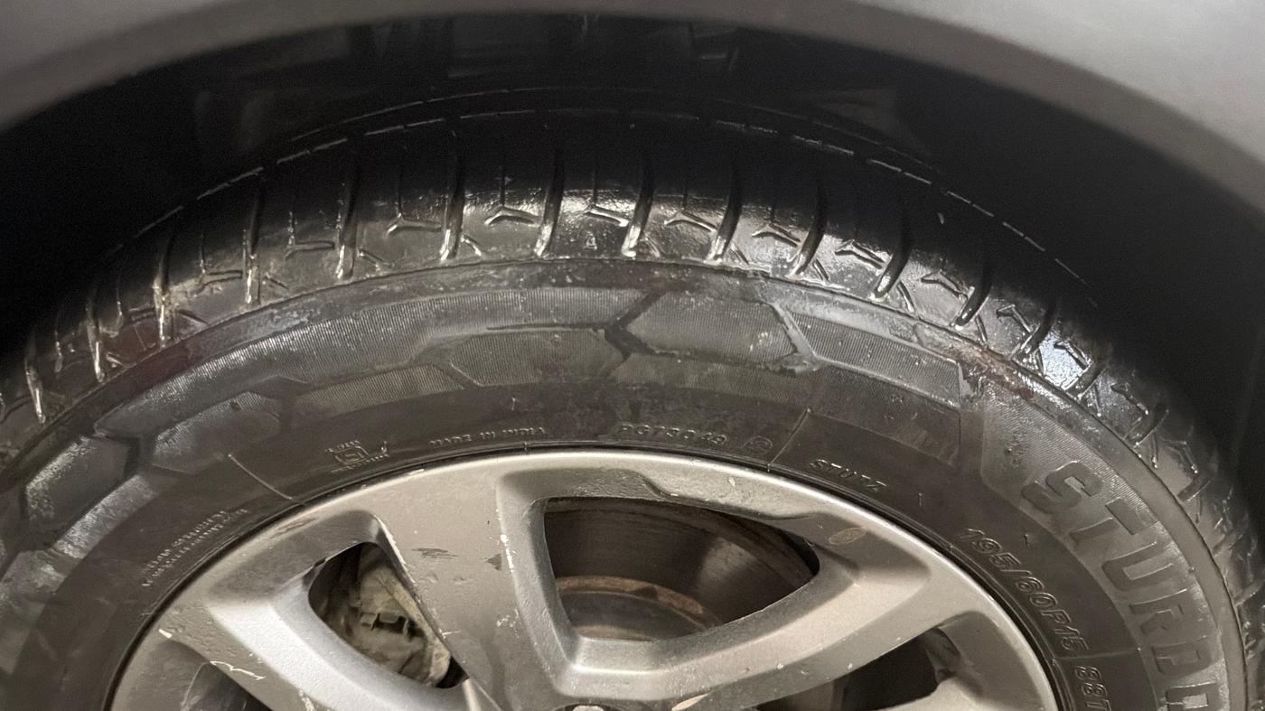 2018 Ford FREESTYLE TITANIUM 1.2 PETROL, Petrol, Manual, 1,07,569 km, Left Front Tyre Tread