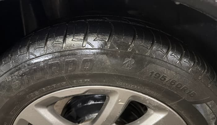 2018 Ford FREESTYLE TITANIUM 1.2 PETROL, Petrol, Manual, 1,07,569 km, Right Rear Tyre Tread