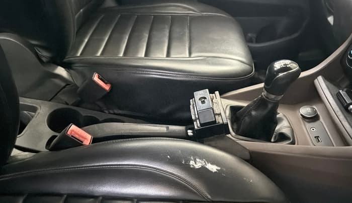 2018 Ford FREESTYLE TITANIUM 1.2 PETROL, Petrol, Manual, 1,07,569 km, Gear Lever