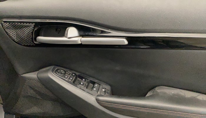 2019 KIA SELTOS GTK 1.4 PETROL, Petrol, Manual, 74,395 km, Driver Side Door Panels Control