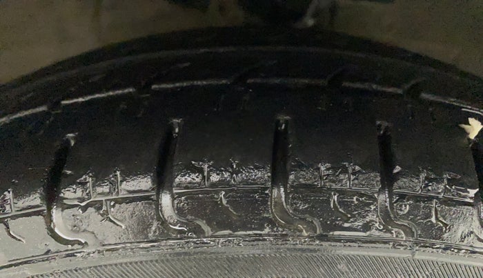 2010 Hyundai i10 SPORTZ (O) 1.2, Petrol, Manual, 66,858 km, Right Front Tyre Tread