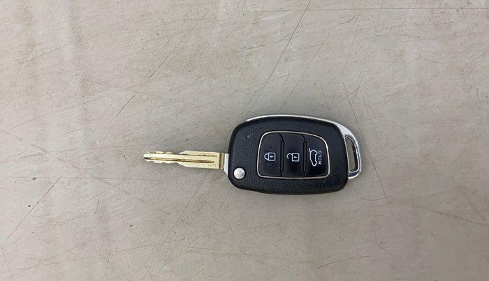 2019 Hyundai VENUE S 1.0 TURBO DCT, Petrol, Automatic, 54,760 km, Key Close Up