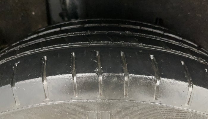 2016 Maruti Baleno DELTA PETROL 1.2, Petrol, Manual, 92,959 km, Right Rear Tyre Tread