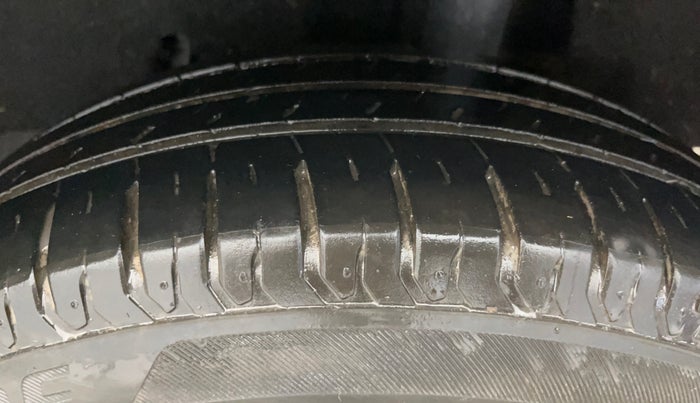 2016 Maruti Baleno DELTA PETROL 1.2, Petrol, Manual, 92,959 km, Left Rear Tyre Tread