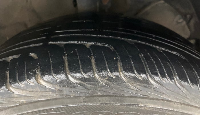 2016 Maruti Baleno DELTA PETROL 1.2, Petrol, Manual, 92,959 km, Right Front Tyre Tread