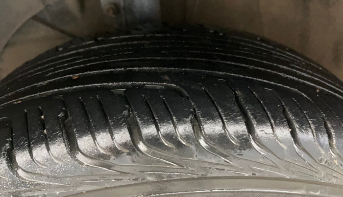 2016 Maruti Baleno DELTA PETROL 1.2, Petrol, Manual, 92,959 km, Left Front Tyre Tread