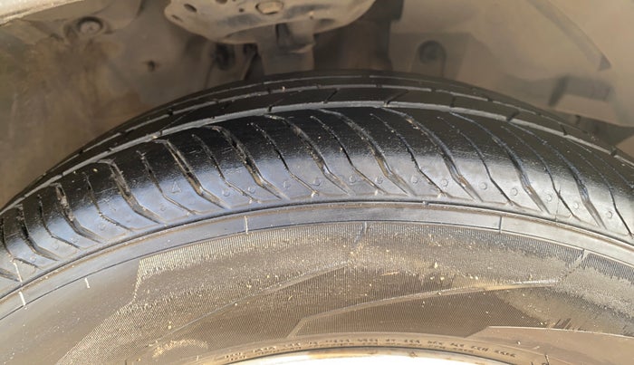 2018 Honda WR-V 1.2L I-VTEC VX MT, Petrol, Manual, 1,14,300 km, Right Front Tyre Tread