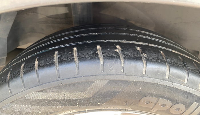 2018 Honda WR-V 1.2L I-VTEC VX MT, Petrol, Manual, 1,14,300 km, Right Rear Tyre Tread