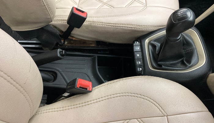 2018 Hyundai NEW SANTRO SPORTZ MT, Petrol, Manual, 1,04,192 km, Gear Lever