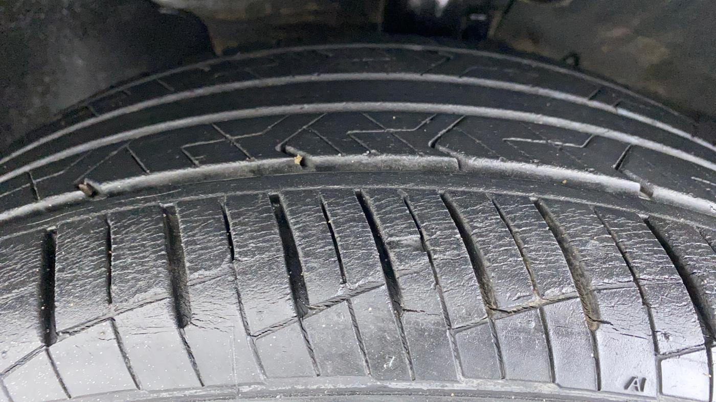 2018 Hyundai Verna 1.6 SX VTVT, Petrol, Manual, 18,716 km, Left Front Tyre Tread