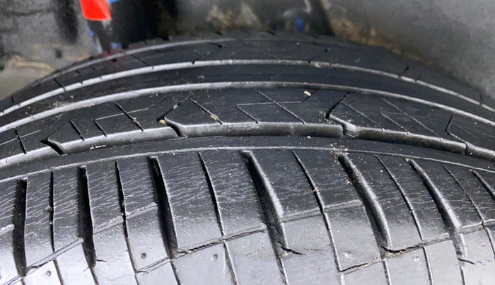2018 Hyundai Verna 1.6 SX VTVT, Petrol, Manual, 18,716 km, Right Rear Tyre Tread