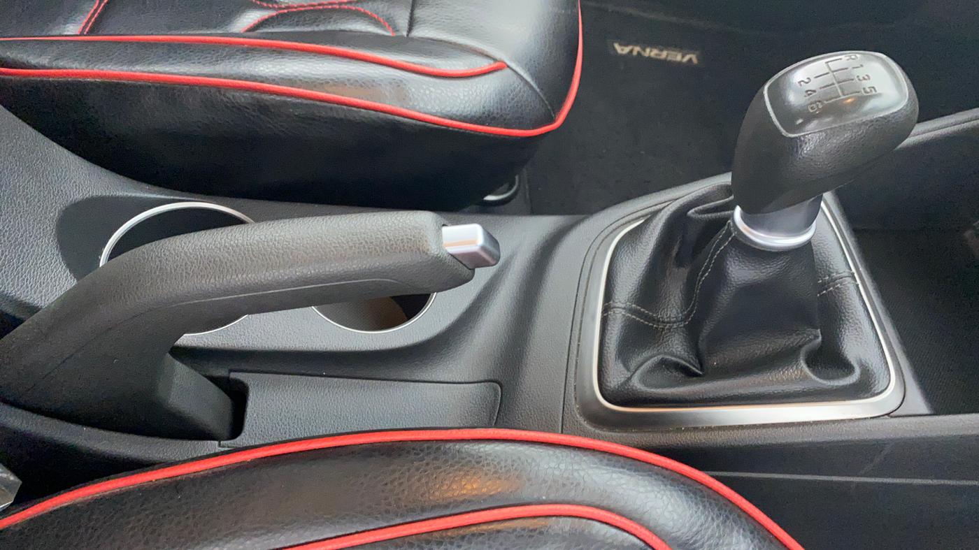 2018 Hyundai Verna 1.6 SX VTVT, Petrol, Manual, 18,716 km, Gear Lever