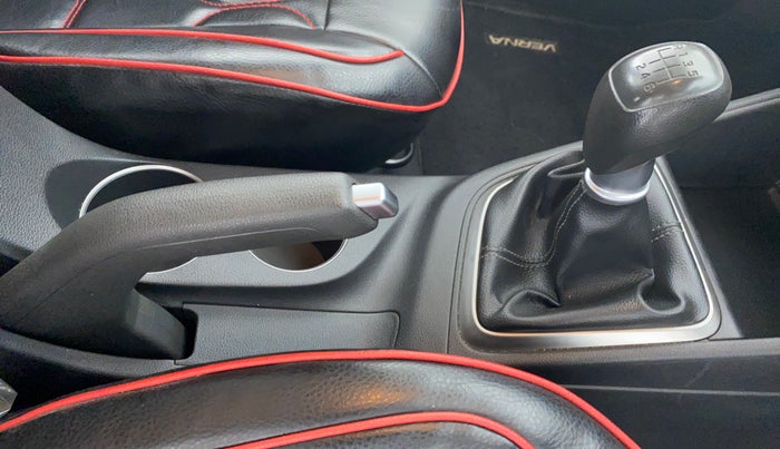 2018 Hyundai Verna 1.6 SX VTVT, Petrol, Manual, 18,716 km, Gear Lever