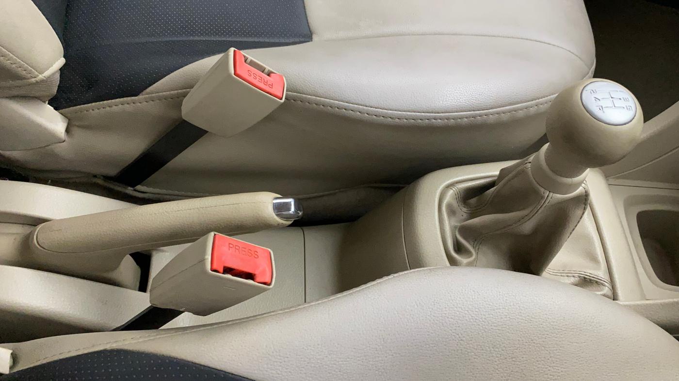 2013 Maruti Ertiga ZDI, Diesel, Manual, 47,643 km, Gear Lever