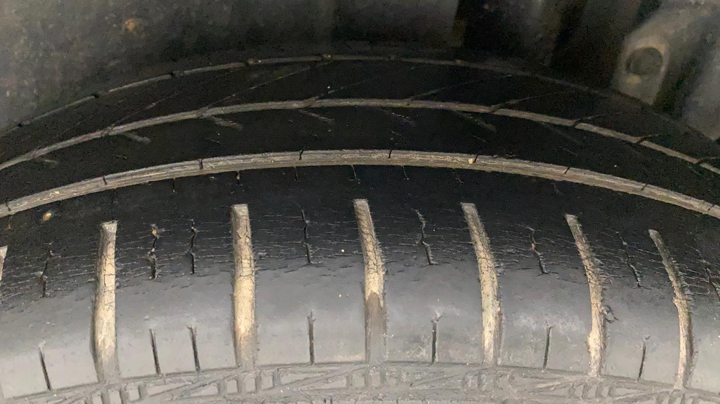 2013 Maruti Ertiga ZDI, Diesel, Manual, 47,643 km, Left Rear Tyre Tread