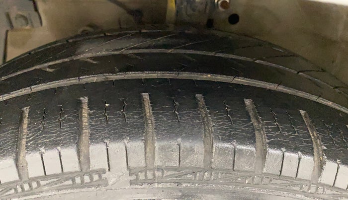 2013 Maruti Ertiga ZDI, Diesel, Manual, 47,643 km, Left Front Tyre Tread