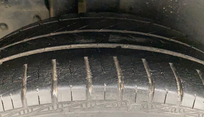 2013 Maruti Ertiga ZDI, Diesel, Manual, 47,643 km, Right Rear Tyre Tread