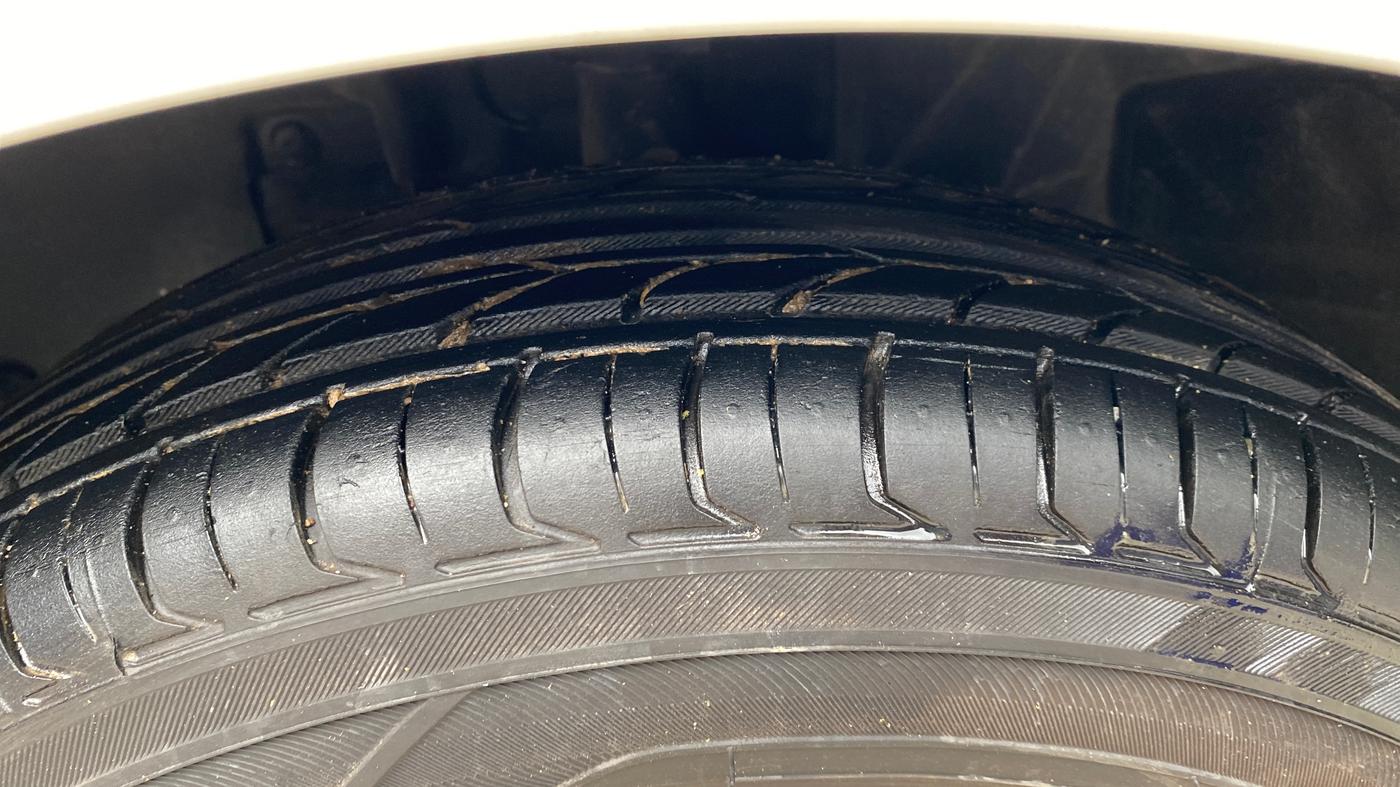 2017 Datsun Redi Go T (O), Petrol, Manual, 42,307 km, Left Front Tyre Tread