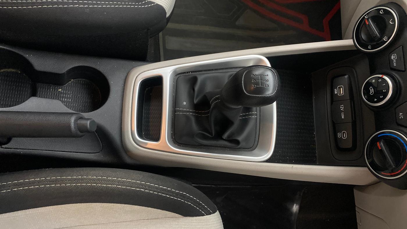 2023 Hyundai VENUE S(O) 1.2, Petrol, Manual, 18,060 km, Gear Lever