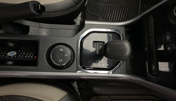 2021 Tata NEXON XMA SUNROOF PETROL, Petrol, Automatic, 36,385 km, Gear Lever