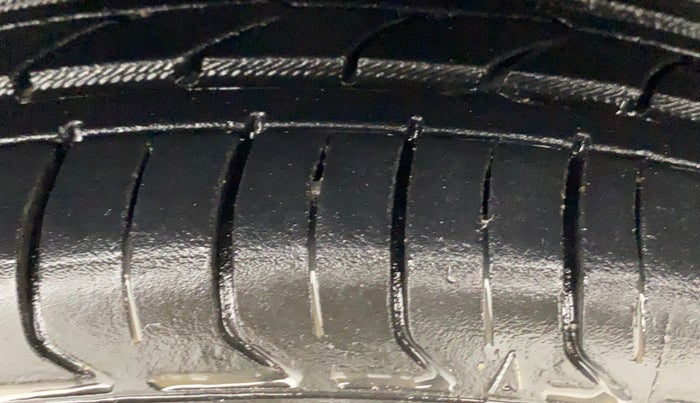 2018 Tata Tiago XZA PETROL, Petrol, Automatic, 63,540 km, Right Front Tyre Tread