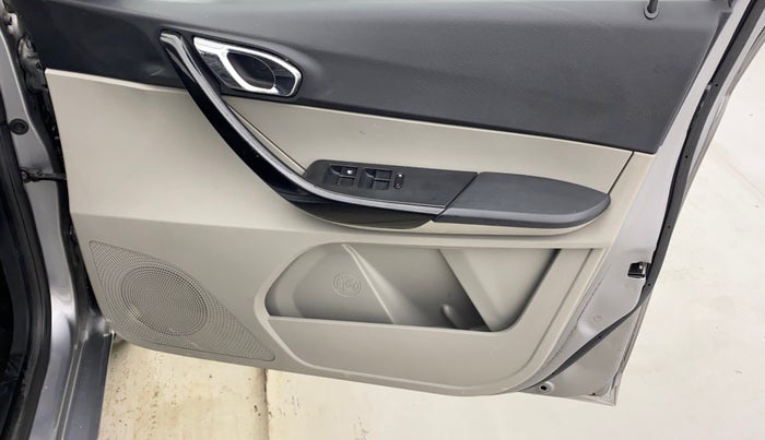 2018 Tata Tiago XZA PETROL, Petrol, Automatic, 63,540 km, Driver Side Door Panels Control