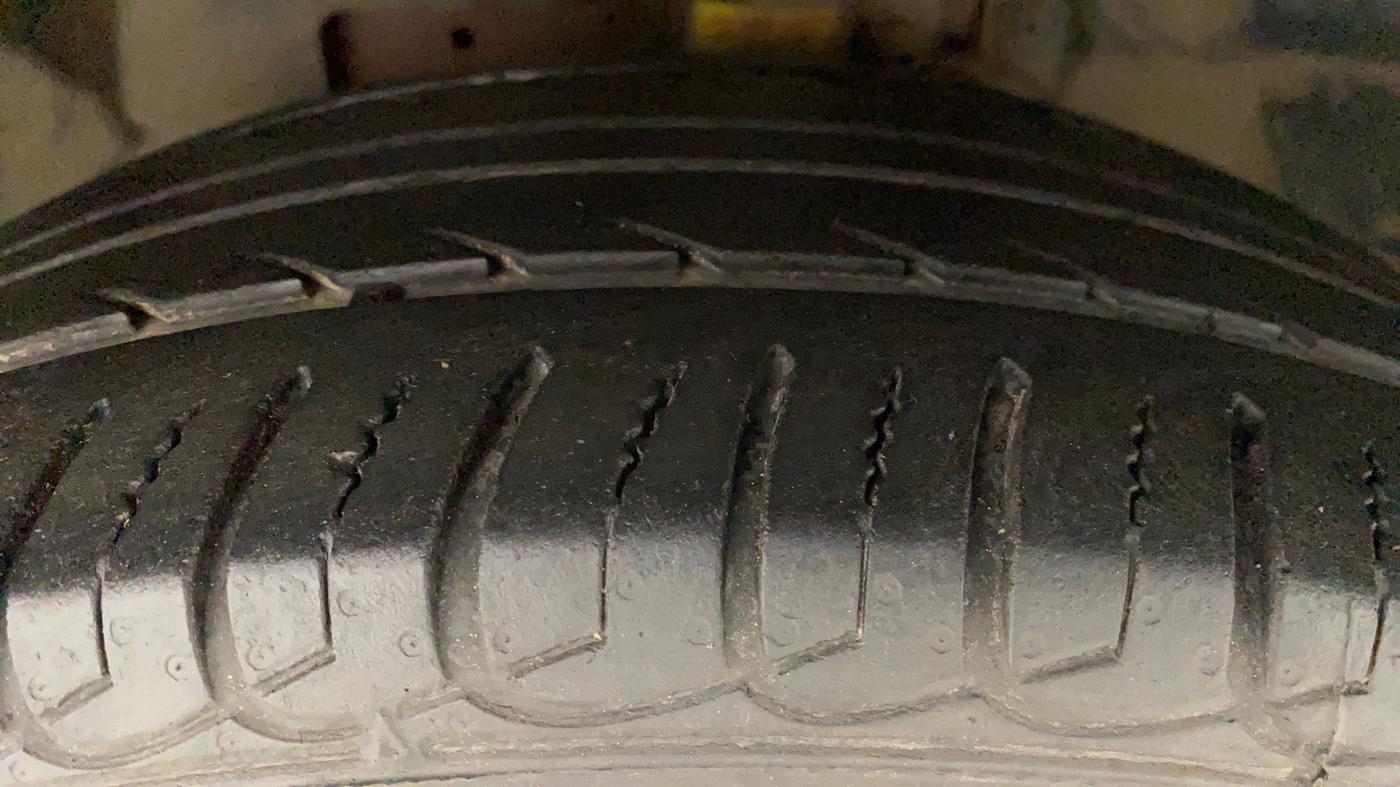 2018 Ford Ecosport TITANIUM 1.5L DIESEL, Diesel, Manual, 1,14,427 km, Left Front Tyre Tread