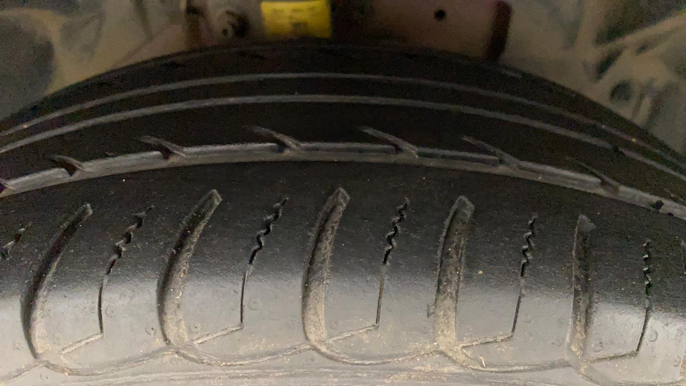 2018 Ford Ecosport TITANIUM 1.5L DIESEL, Diesel, Manual, 1,14,427 km, Right Front Tyre Tread