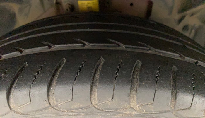 2018 Ford Ecosport TITANIUM 1.5L DIESEL, Diesel, Manual, 1,14,427 km, Right Front Tyre Tread